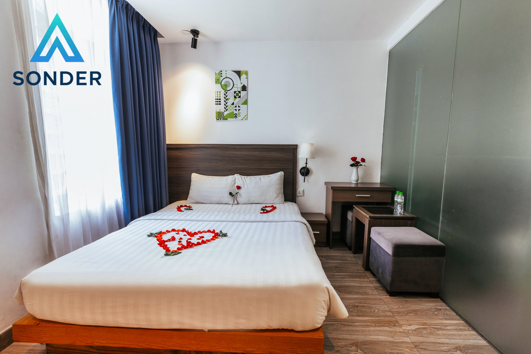 Tự quản lý booking hay dùng OTA: Chủ khách sạn nhỏ nên chọn gì?