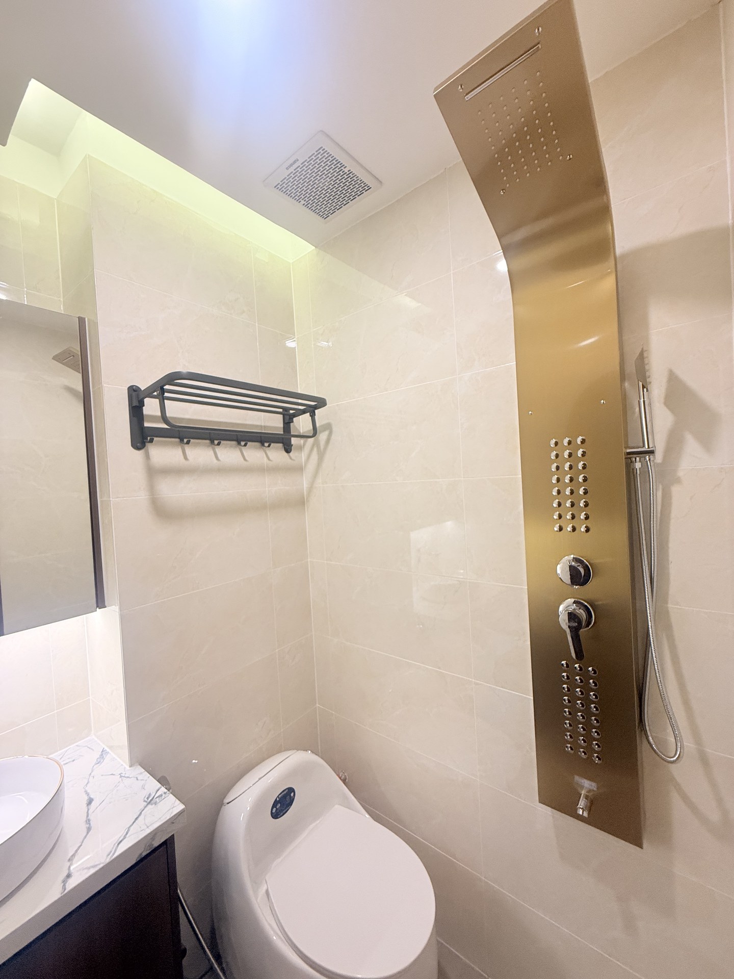 Tự quản lý booking hay dùng OTA: Chủ khách sạn nhỏ nên chọn gì? - other