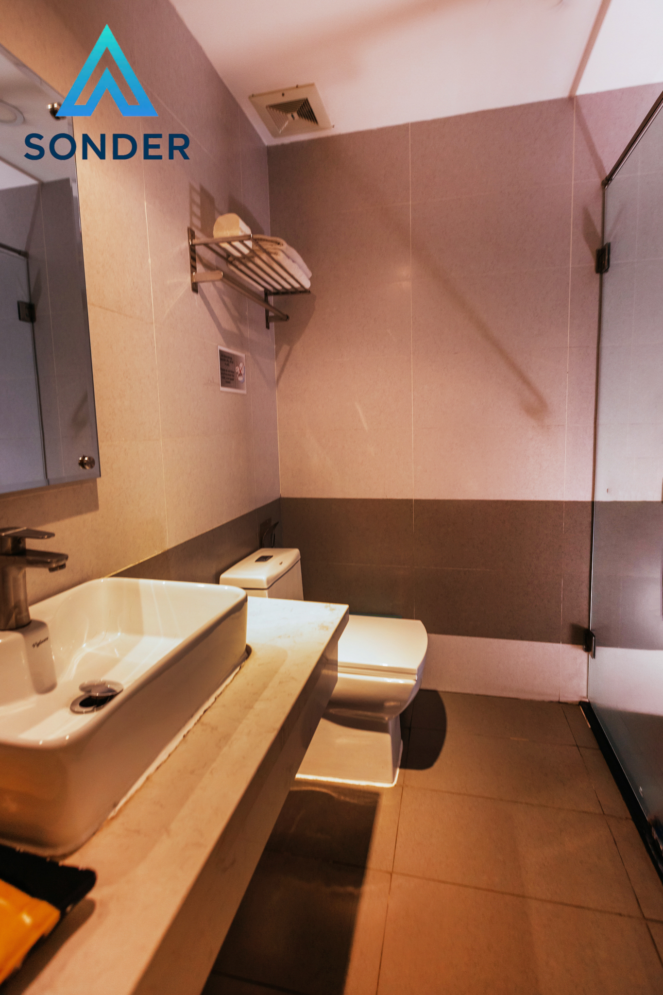 PMS quản lý khách sạn miễn phí khi làm đối tác Sonder Vietnam - bathroom